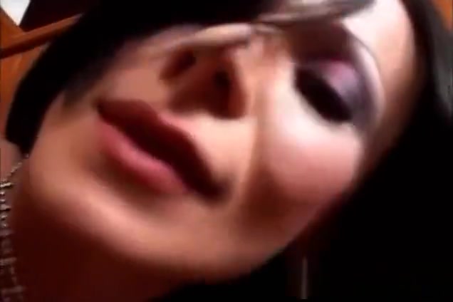 Hot shemale gives a good fuck lesson