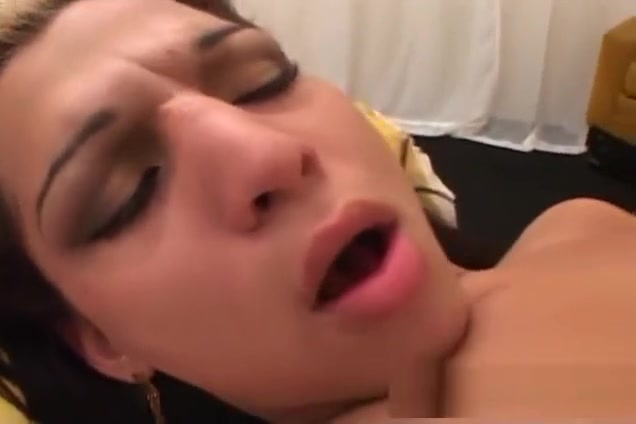 Hot shemale can't resist a big cock
