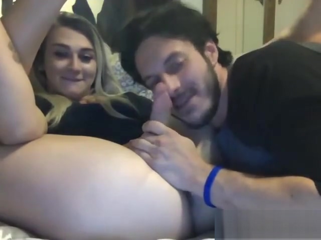 Boyfriend Sucks Shemales Cock