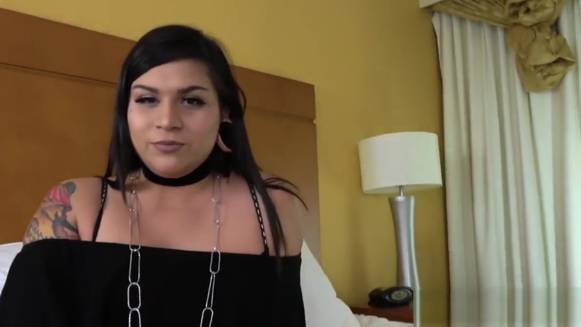 Bigbooty inked tranny jerking off until cum