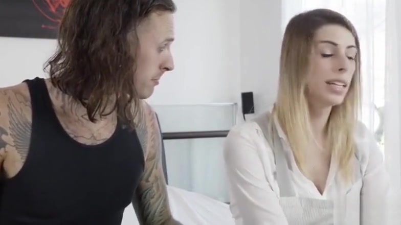 Busty Ts Casey Kisses gets facialed after hard anal banging