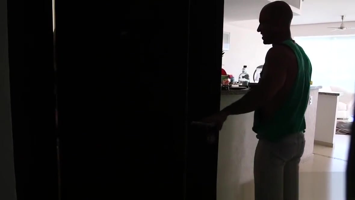 Stretchy ladyboy'_s ass gets impaled on big dick of a boy