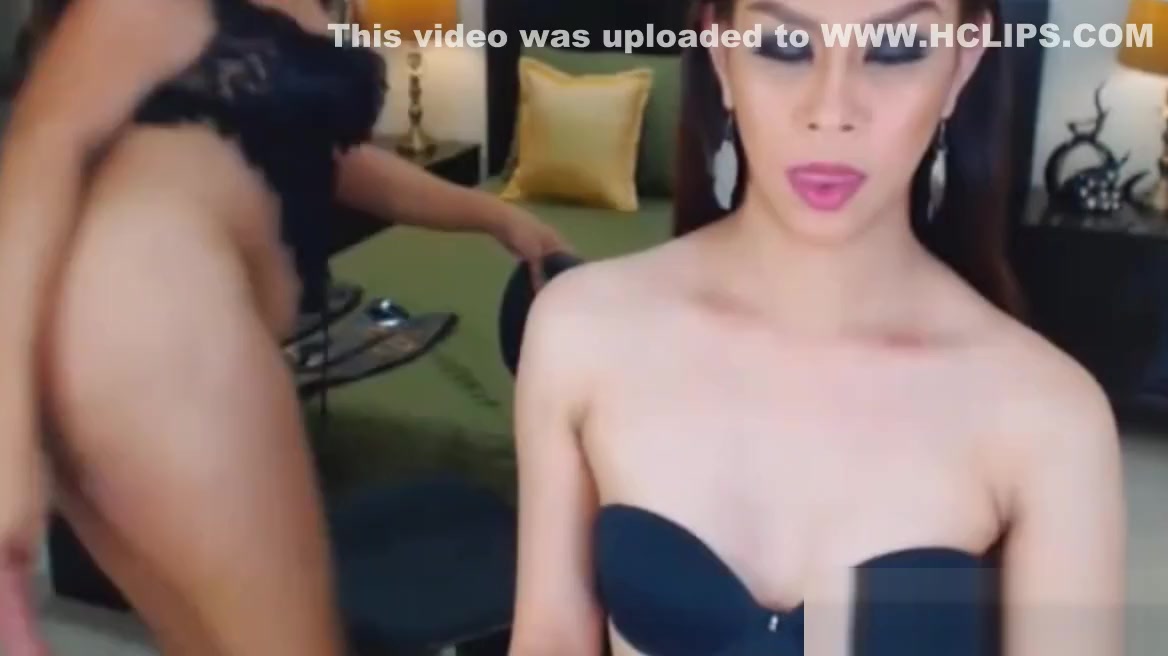 Pretty Sexy Shemales Masturbate Hard on Cam