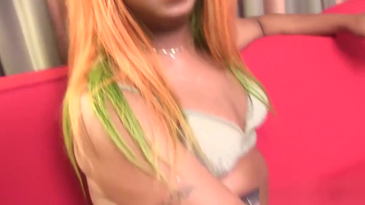 Bigass ts ebony stuffing fingers in her ass