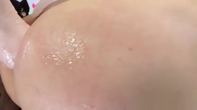 Shemale in lingerie getting blowjob from tranny