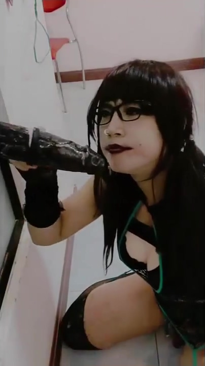 Sissythai Black Cock Blowjob