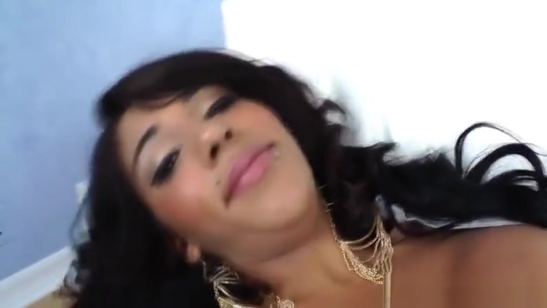 Amateur trans with bigtits toying her ass