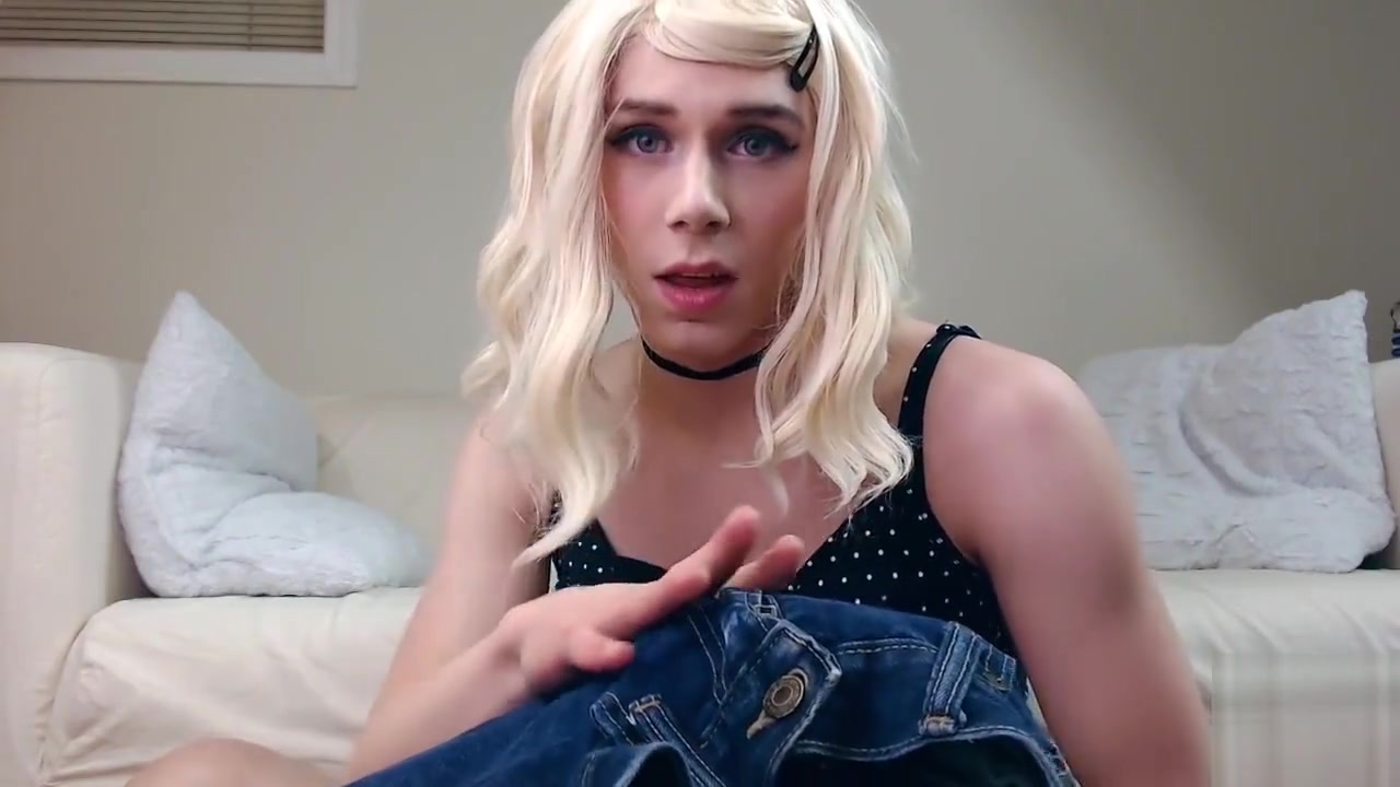 Julia's First Dildo Facial Cumshot