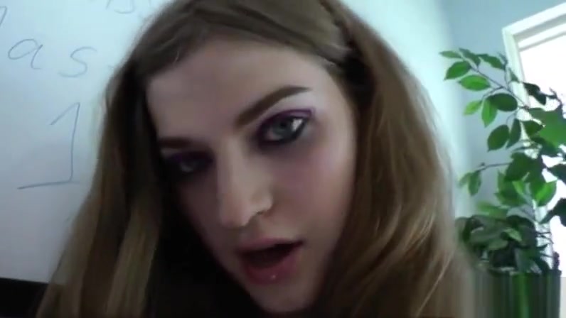 Flirty shemale Tiffany Starr masturbates