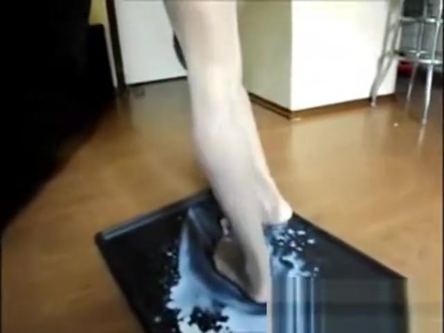 Hot cd shows body