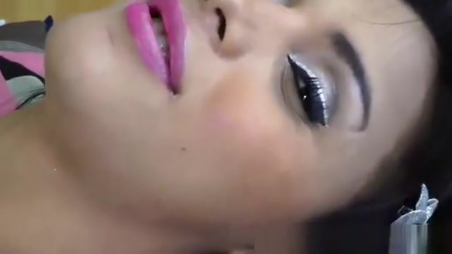 Shemale babe uses toy for tranny ass