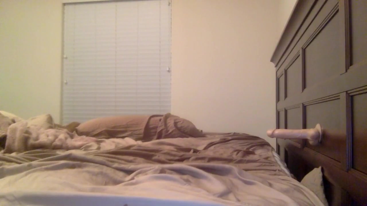 Crossdresser dildo play