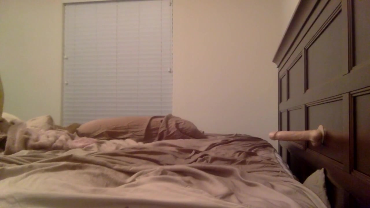 Crossdresser dildo play