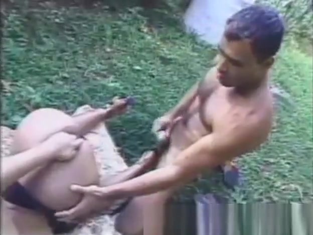 Guy banging hot tranny on the grass
