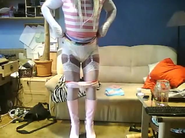 Fetish CD plays with toys