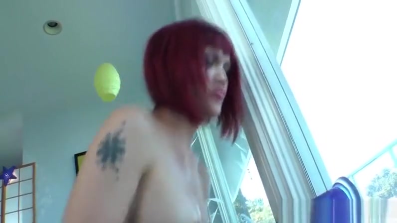 Tranny Eva Lin bounces on her dildo