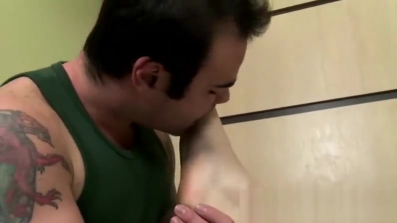 Tit fucked tranny babe