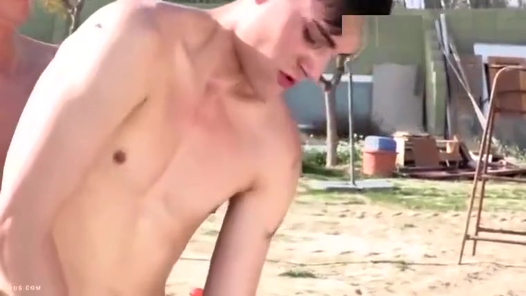 Twinks bareback outdoor