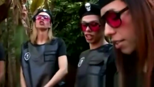 He gets his mouth filled with tranny cock in the park