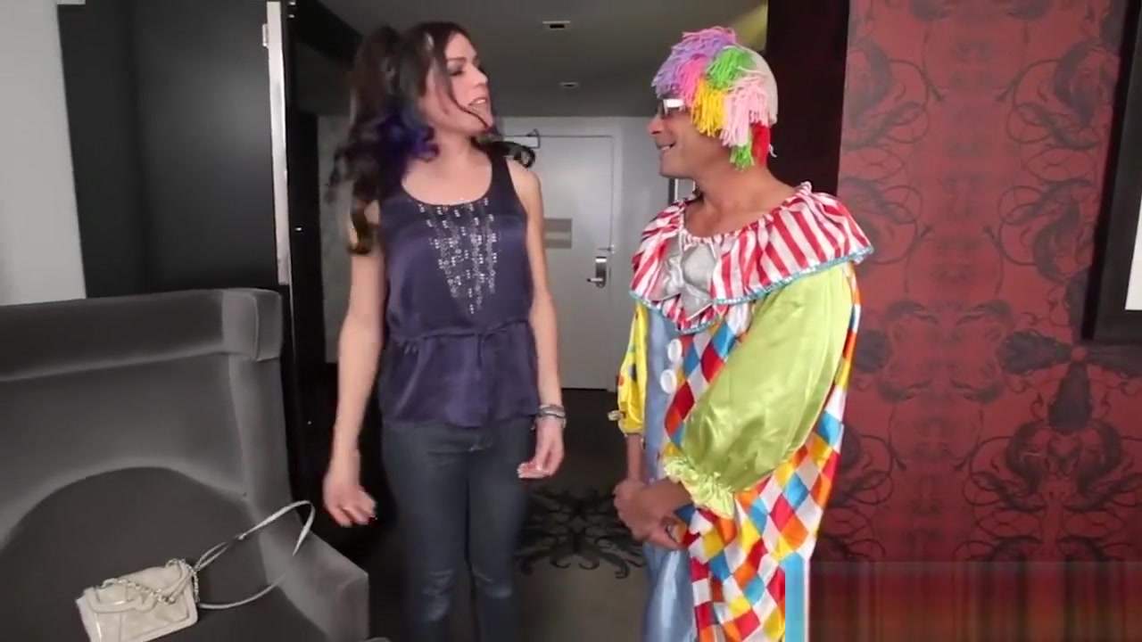 Beautiful tranny fucked by black clown