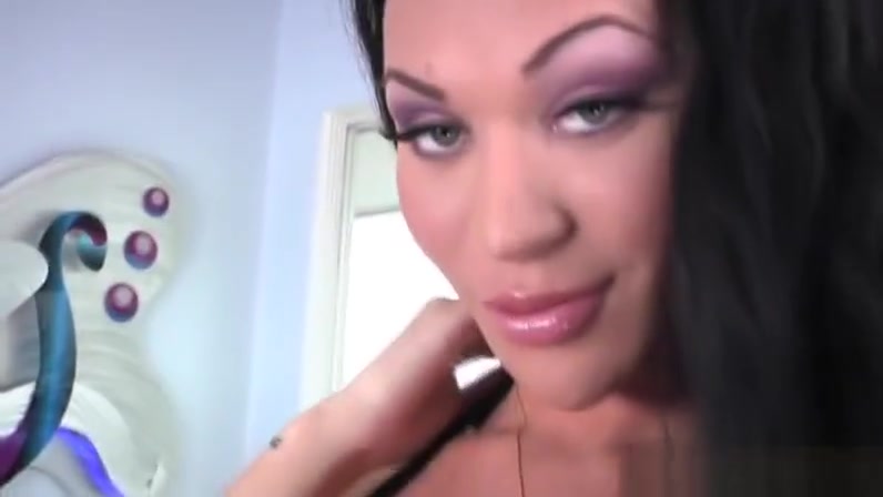 Mia Isabella bouncing on hard cock