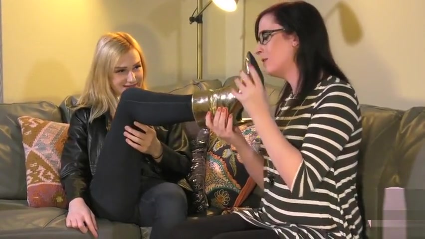 Sexy blonde t girl sucking on cock