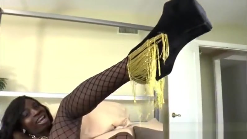 Ebony tranny Brii jerks her black boner in solo masturbation