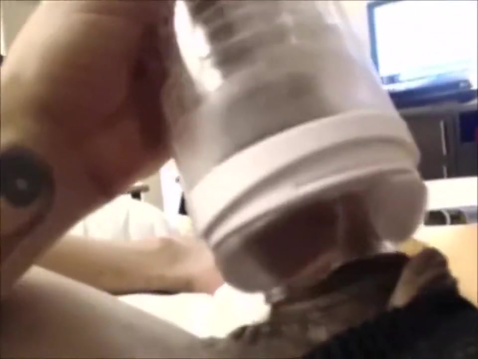 Slutty Tranny Fleshlighting Her Cock