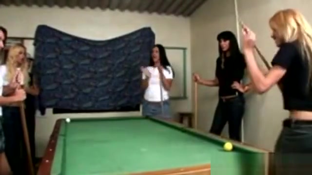Tranny group receive bjs at a pool table