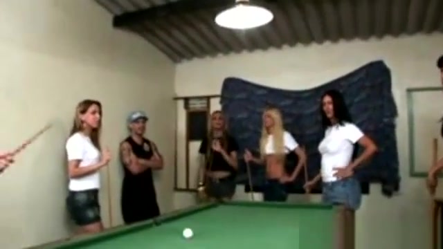 Tranny group receive bjs at a pool table