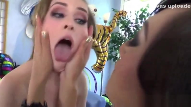 Asian glam tranny gets her dick sucked