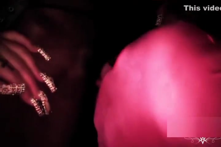 Ebony tranny gets her dong sucked