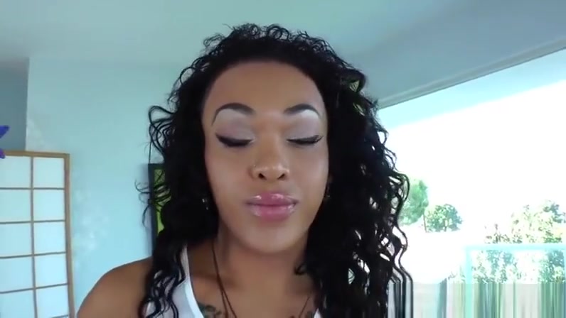 Ebony tranny masturbates her hard cock