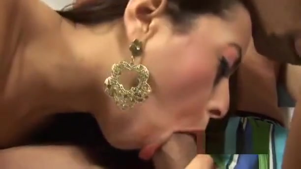 teen 18+ tranny serves in threesome