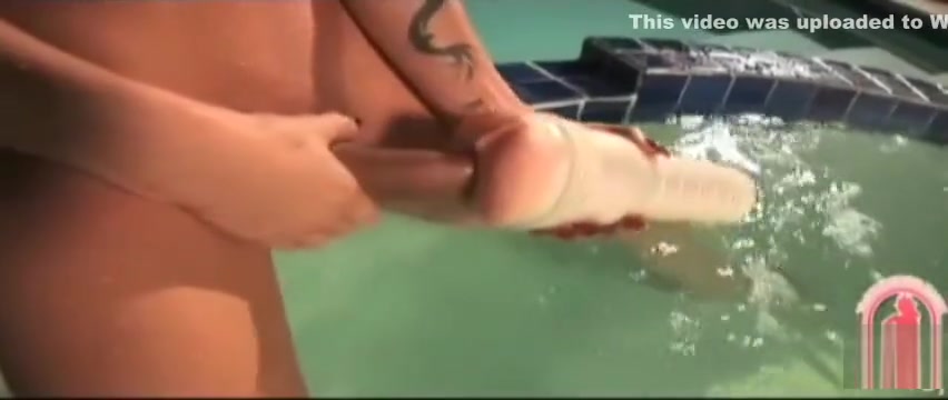 Shemale Jacuzzi Fleshlight Fuck