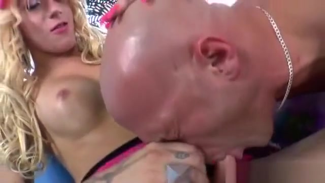Shemale and guy oral fun
