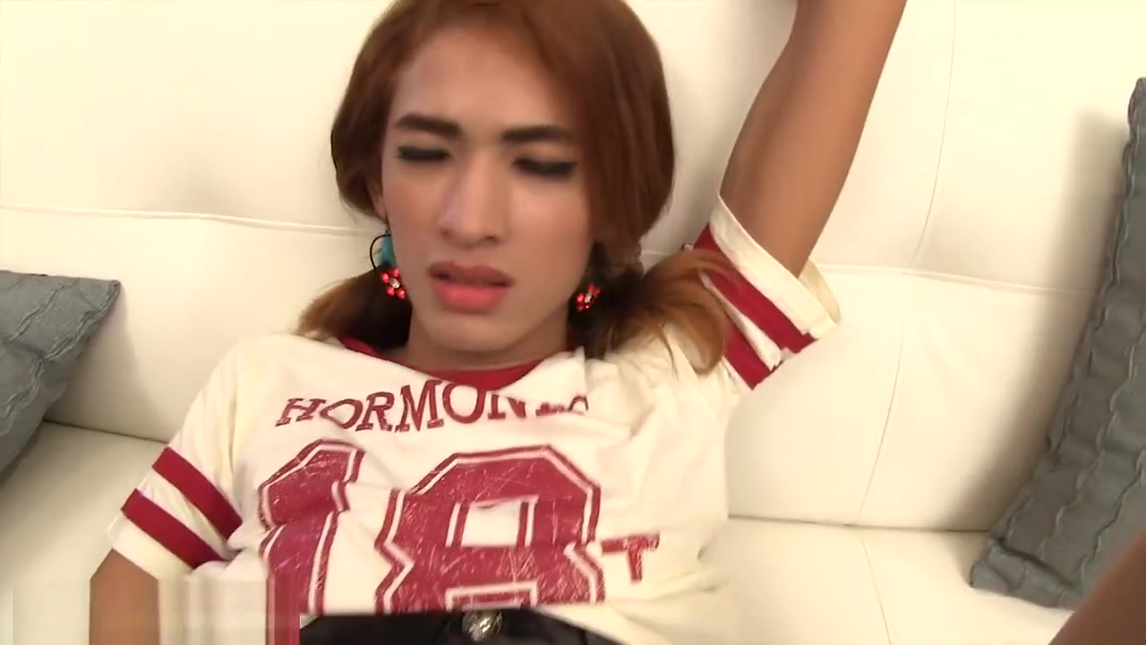 Giftza Is Opening Her butt For unprotected penis