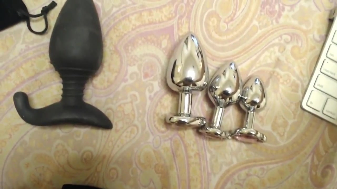 Trans cam Model Aubrey Leigh Unboxes 3 Buttplugs And Sticks them Up Her anal