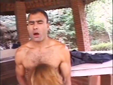 Guy bonks tranny and cums on her face outdoors