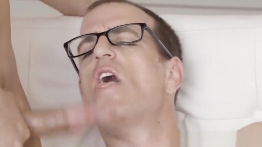 Gorgeous tranny anally screwing male