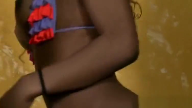 Black tranny Viviane Silva anal pounded