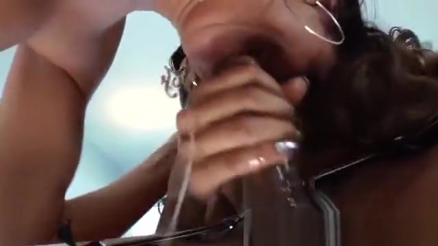Oriental shemale sucked hard by hottie big titted latina