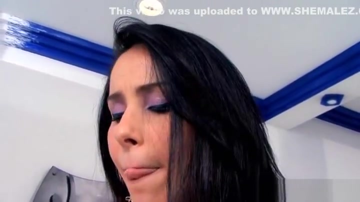 Tranny fucks a aslut