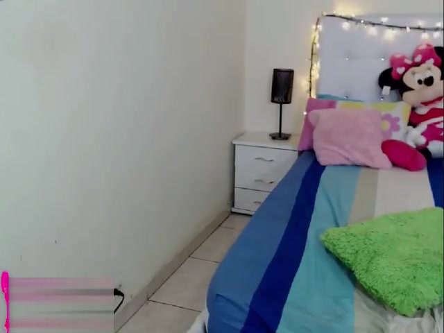 big tits brunette shemale jerking online