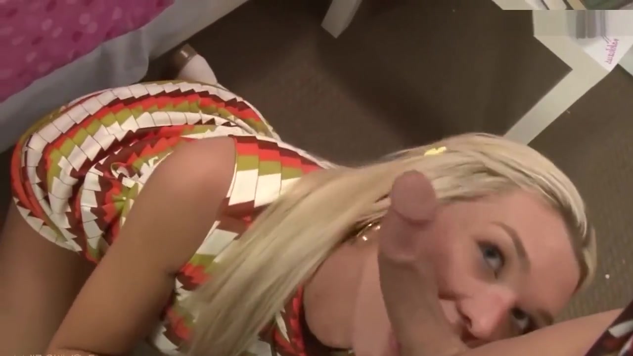 Bigtits Blonde shemale gets sucked