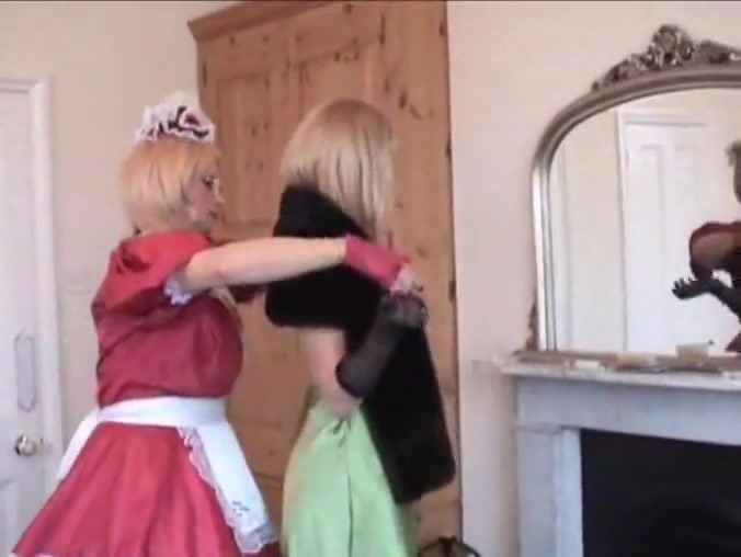 Travesti Divas Trying On Clothes