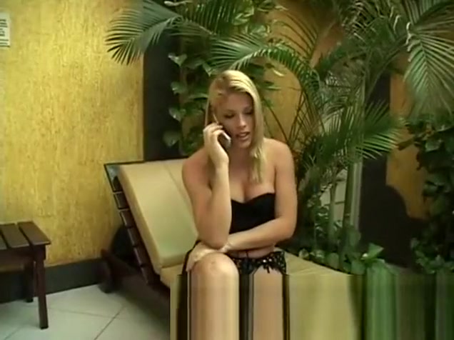 Sexy Blonde Tgirl Nailing a Guy