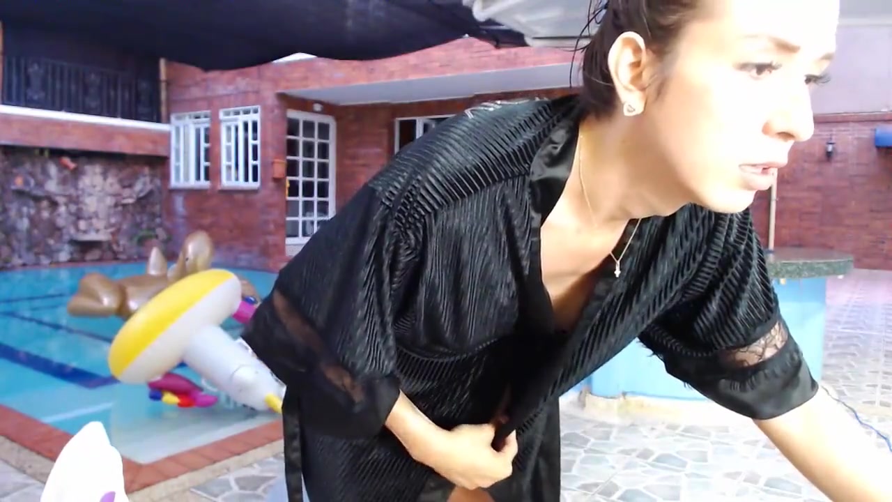 Pool huge clit rubbing