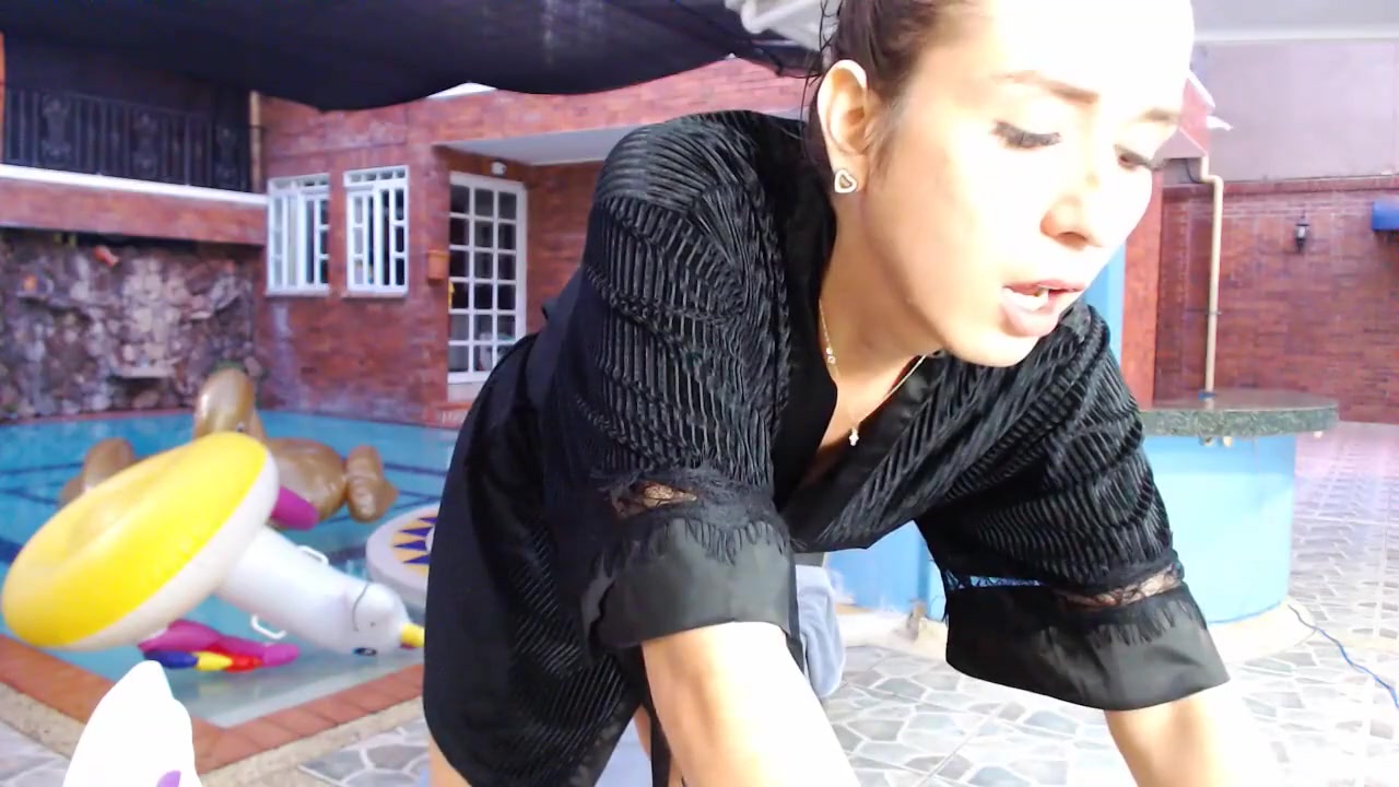 Pool huge clit rubbing