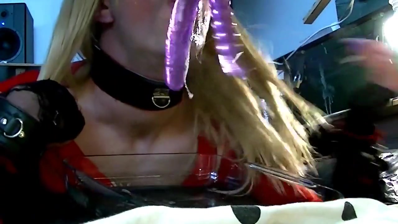 Crossdresser Machine fuck face